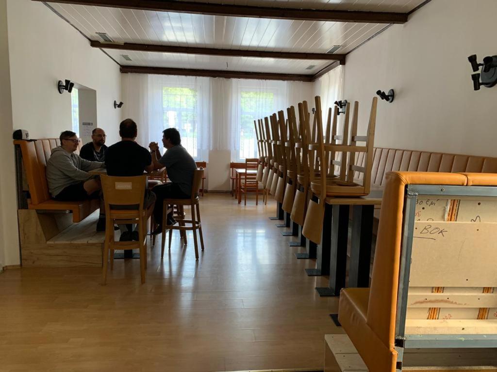 Pivovar Maly Janek - Restaurace, Penzion A Stany Jince ภายนอก รูปภาพ