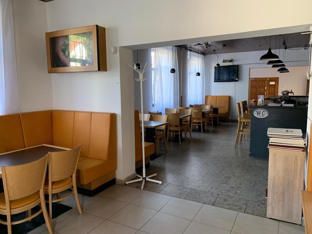 Pivovar Maly Janek - Restaurace, Penzion A Stany Jince ภายนอก รูปภาพ